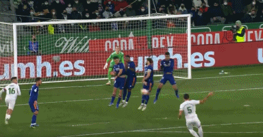 NBA常规赛：约基奇复出率队制胜，掘金127-117击退雄鹿